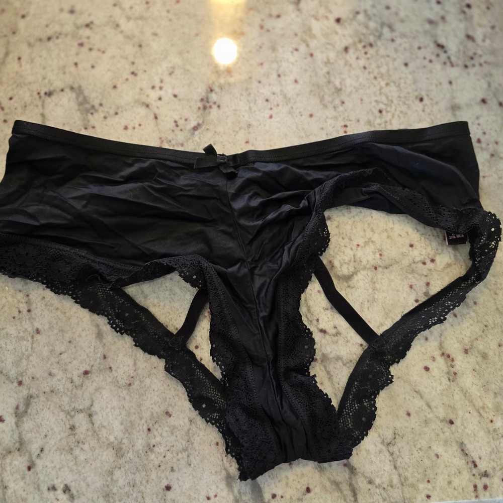 Victoria's Secret Very Sexy NWOT Black‎ Banded Strappy Cheeky Panty womens large
